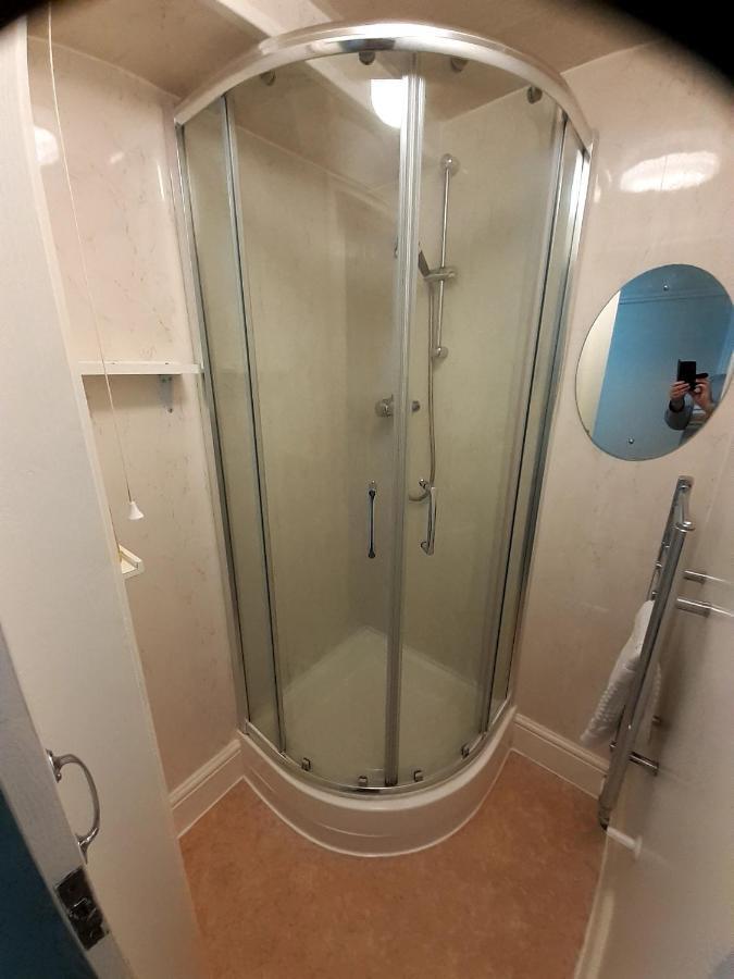 Single Attic Room with external private shower room - Sea View - Access by stairs only